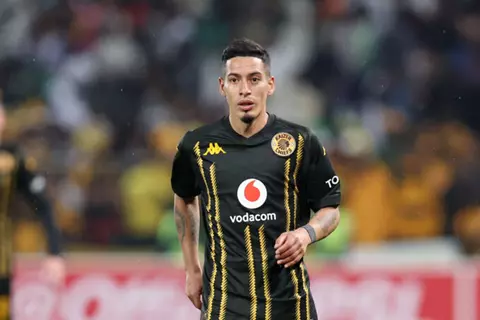 قبل مواجهة الزمالك.. مدرب كايزر تشيفز: عودة سيرينو إضافة قوية للفريق بخبراته الكبيرة